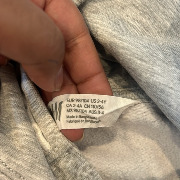 H&M Gray Hoodie Sweatshirt Gold Lettering & Old Navy Medium Blue Skinny Jeans - Picture 7 of 13